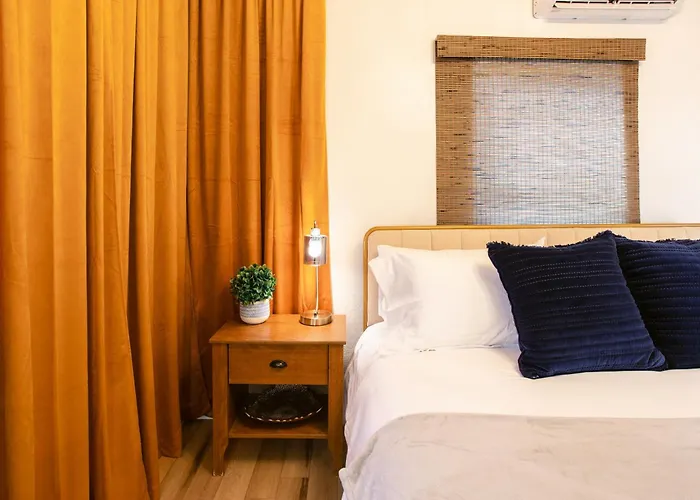 Oakdale Suites - Master Property